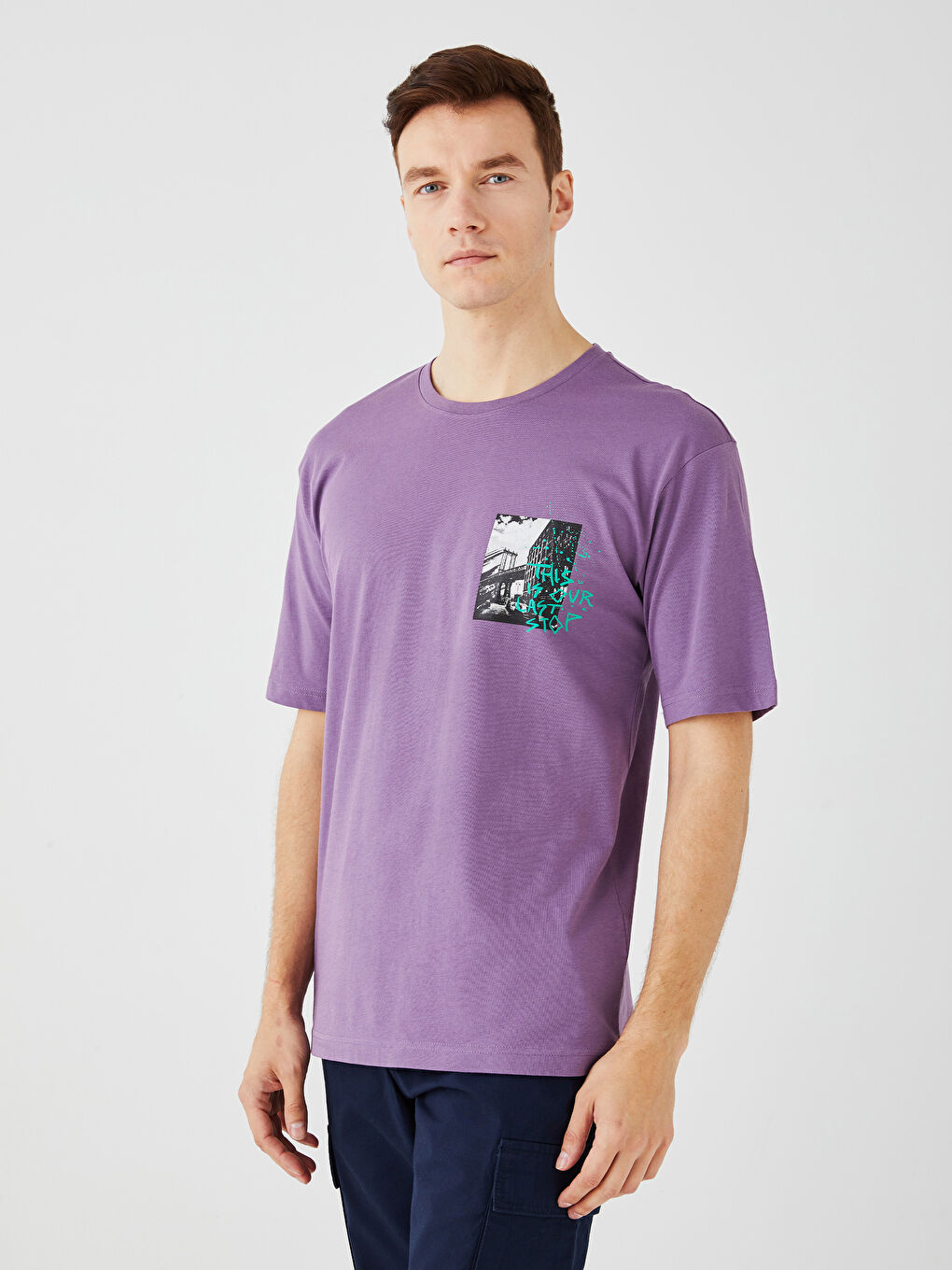 Mor Bisiklet Yaka Kısa Kollu Baskılı Penye Erkek Tişört