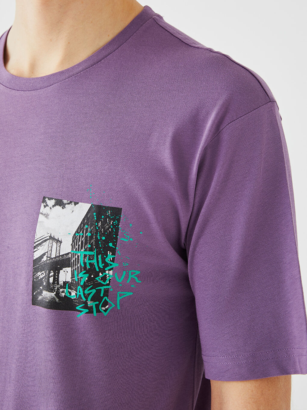 Mor Bisiklet Yaka Kısa Kollu Baskılı Penye Erkek Tişört-3