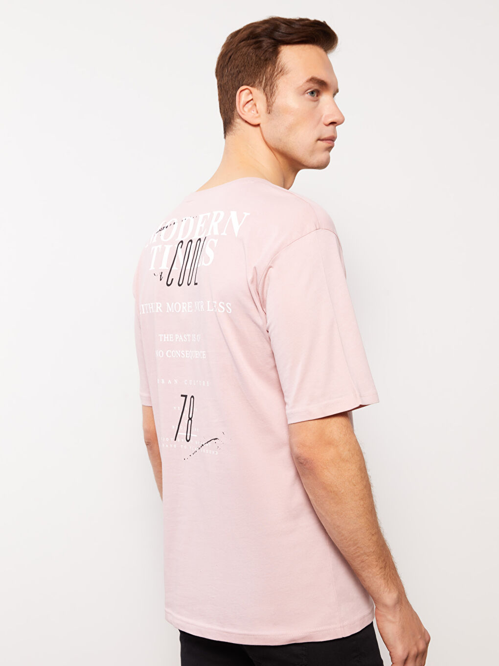 Pembe Bisiklet Yaka Kısa Kollu Baskılı Erkek Tişört