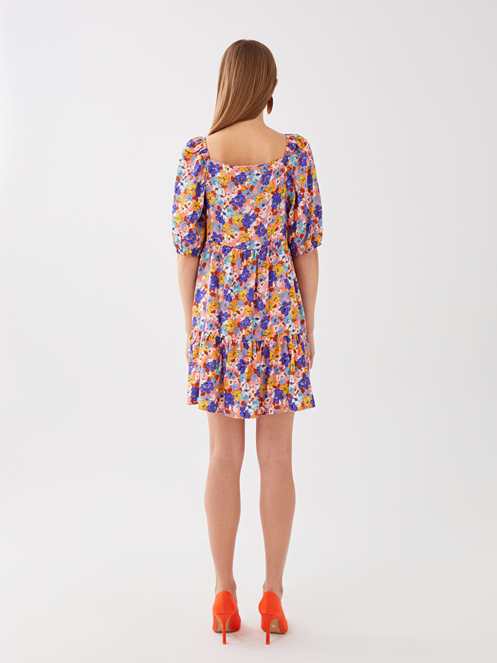 Әйелдерге арналған шаршы жағалы гүлді өрнек қысқа жең көйлек-4