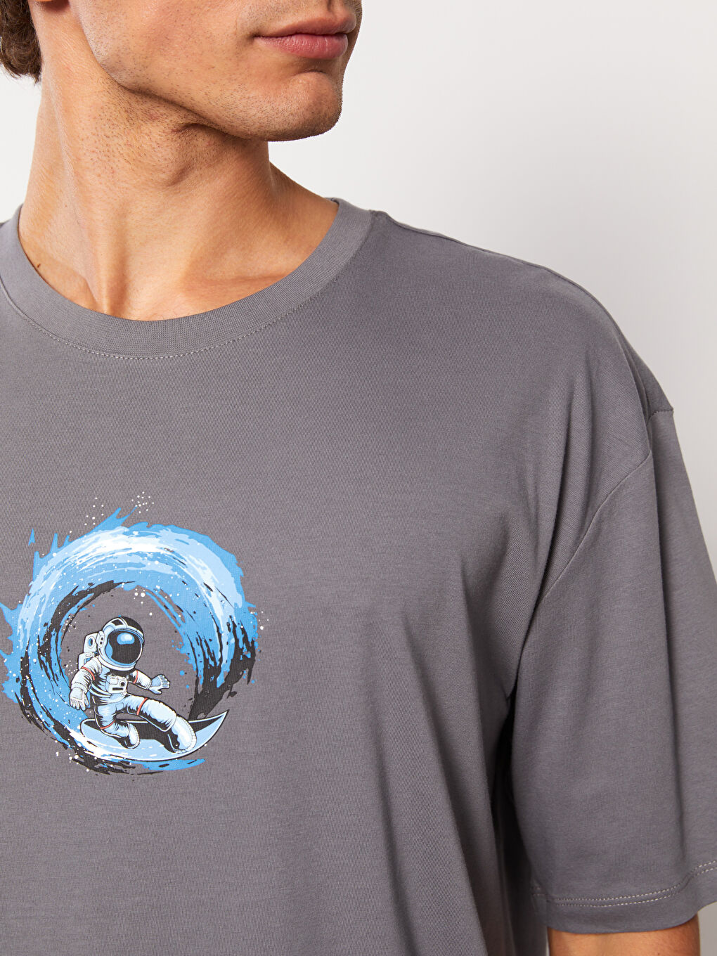 تيشيرت رجالي ياقة دائرية كم قصير مطبوع قطن ممشط-3