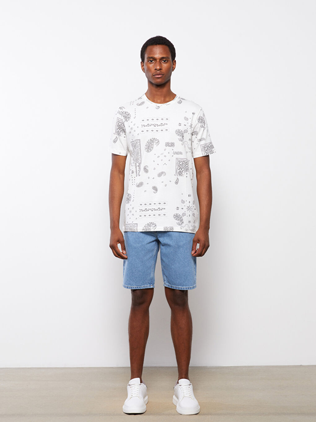 მრგვალი საყელო მოკლე სახელო ნაბეჭდი კომბინირებული ბამბის მამაკაცის მაისური-2