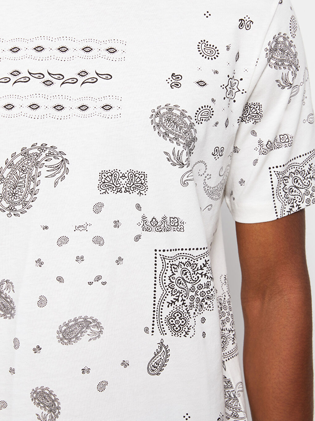 მრგვალი საყელო მოკლე სახელო ნაბეჭდი კომბინირებული ბამბის მამაკაცის მაისური-3