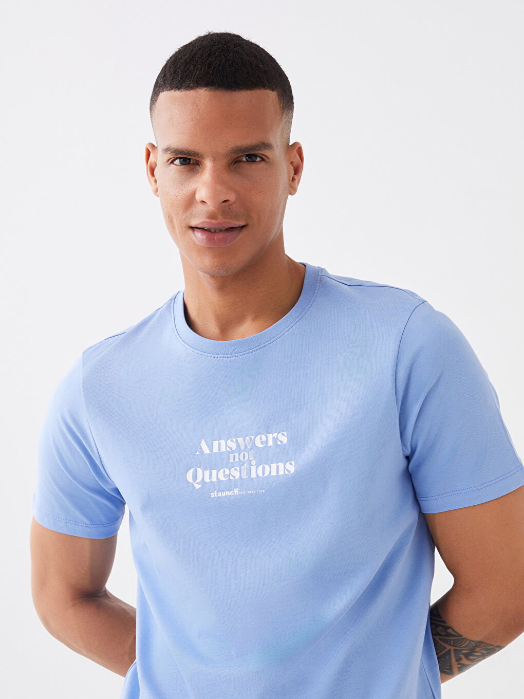 تيشيرت رجالي ياقة دائرية كم قصير مطبوع قطن ممشط