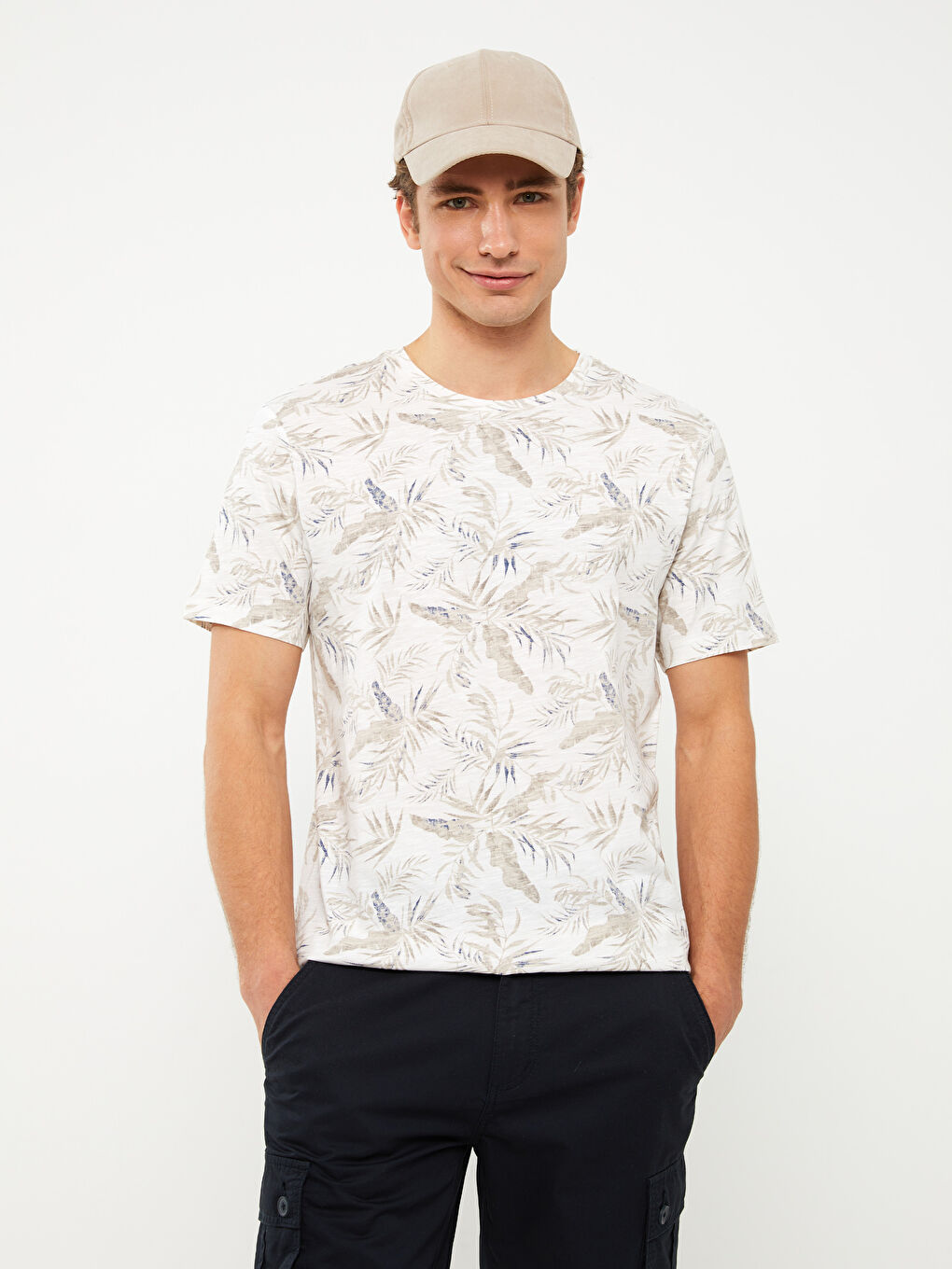 მრგვალი საყელო მოკლე სახელო ნიმუშიანი ჟერსი მამაკაცის მაისური