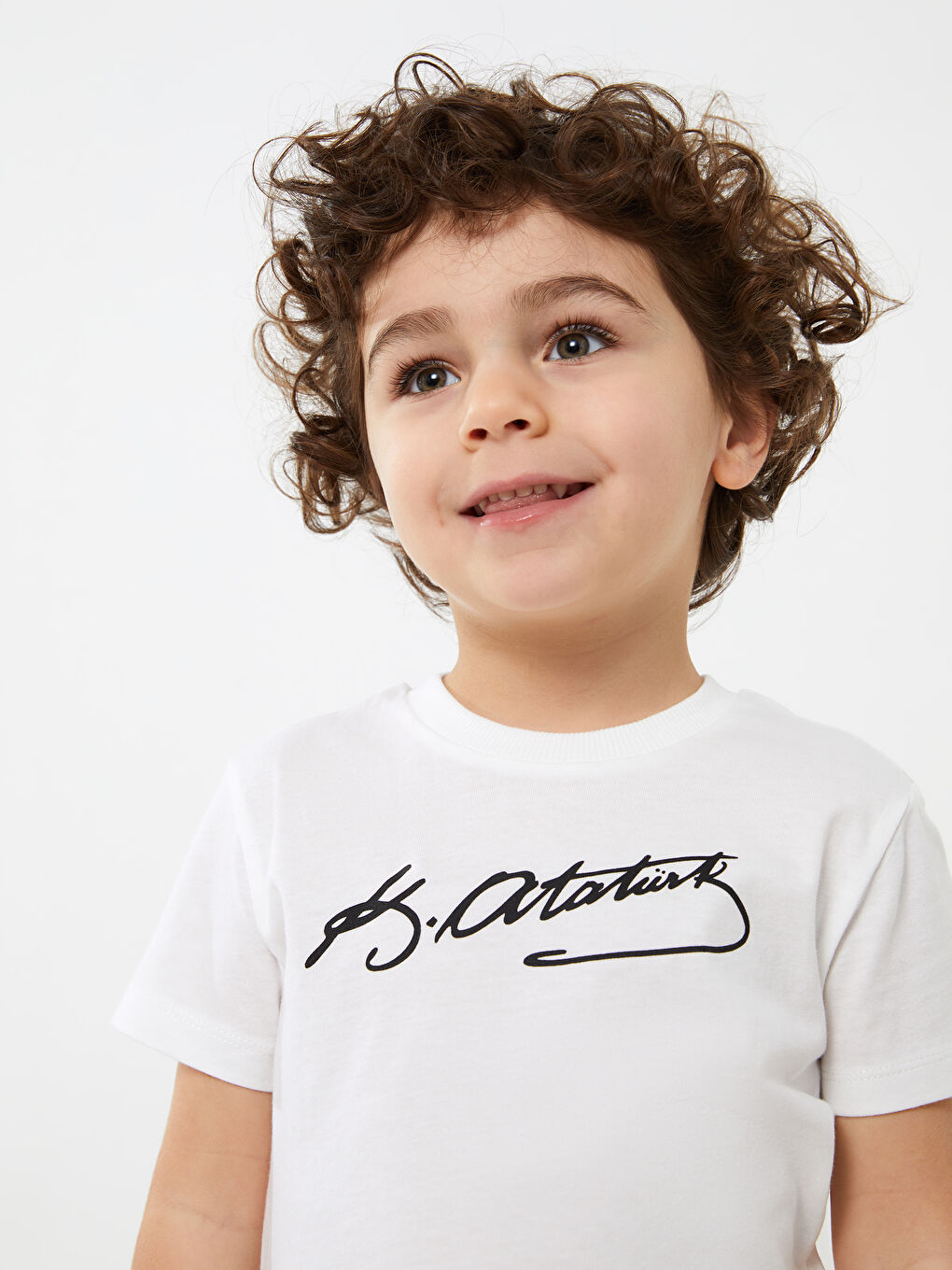 Beyaz Bisiklet Yaka Kısa kollu Atatürk İmza Baskılı Erkek Bebek Tişört
