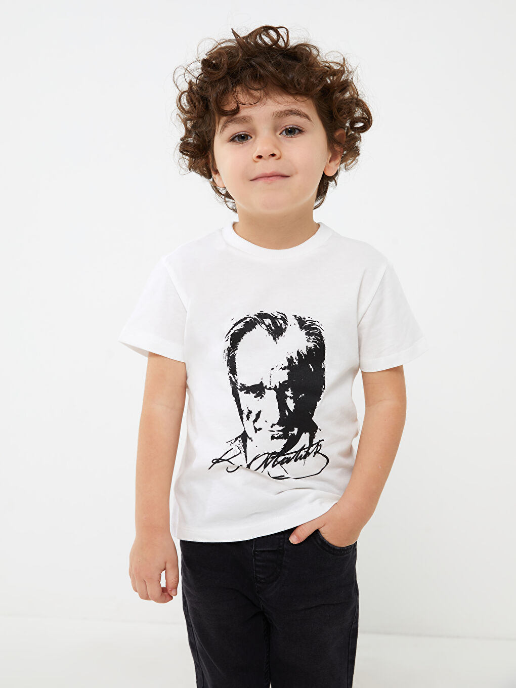 Beyaz Bisiklet Yaka Kısa Kollu Atatürk Baskılı Erkek Bebek Tişört