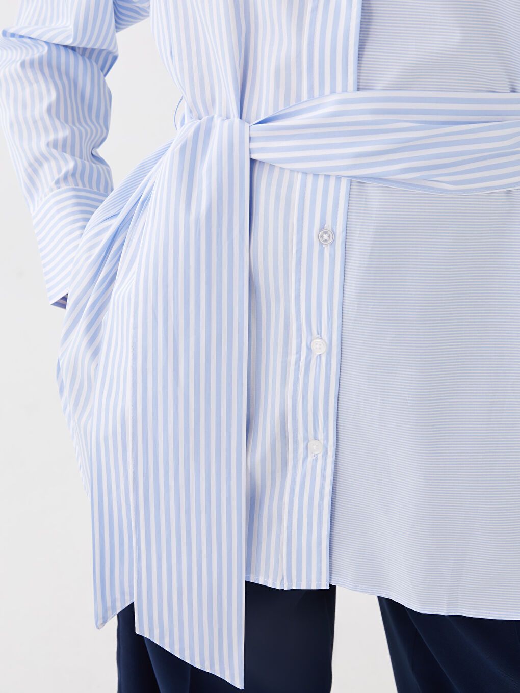 Mavi Önden Düğme Kapamalı Çizgili Uzun Kollu Oxford Kadın Gömlek-3