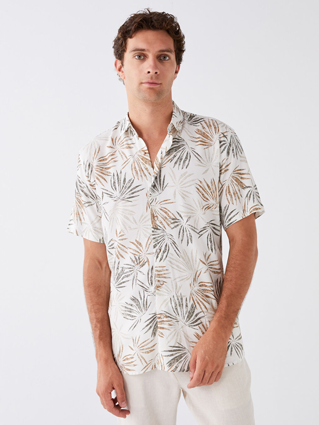 Bej Regular Fit Kısa Kollu Desenli Viskon Erkek Gömlek-1