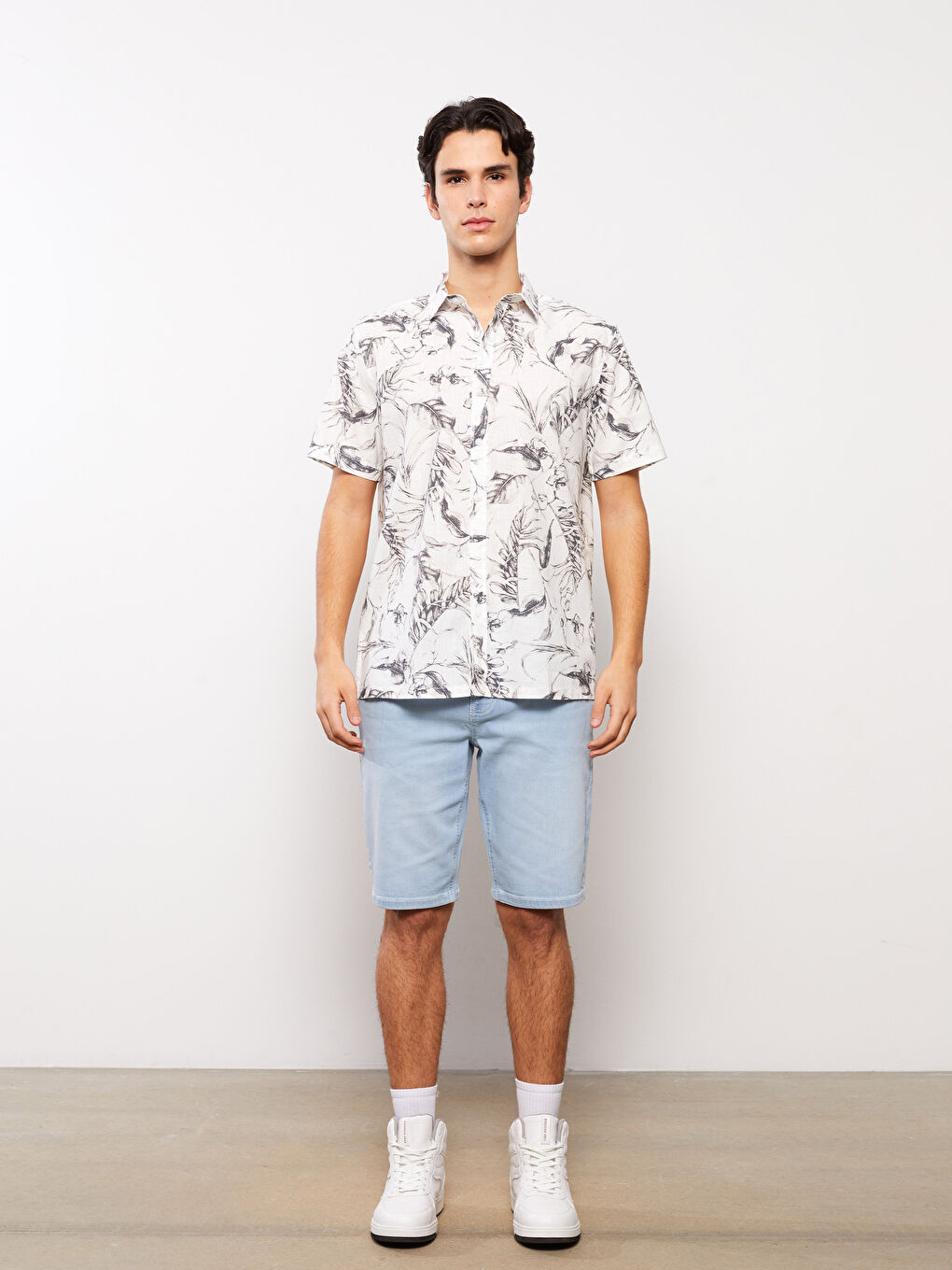 قميص بوبلين منقوش كم قصير بقصة عادية للرجال-2