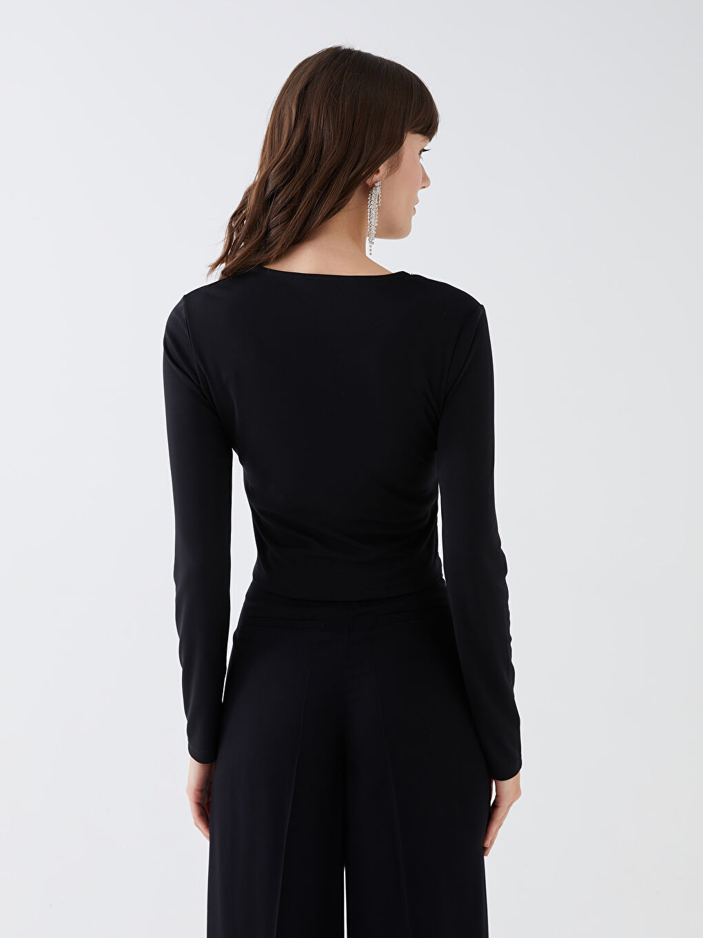 بلوزة ياقة على شكل حرف V مزخرفة كم طويل للسيدات-4