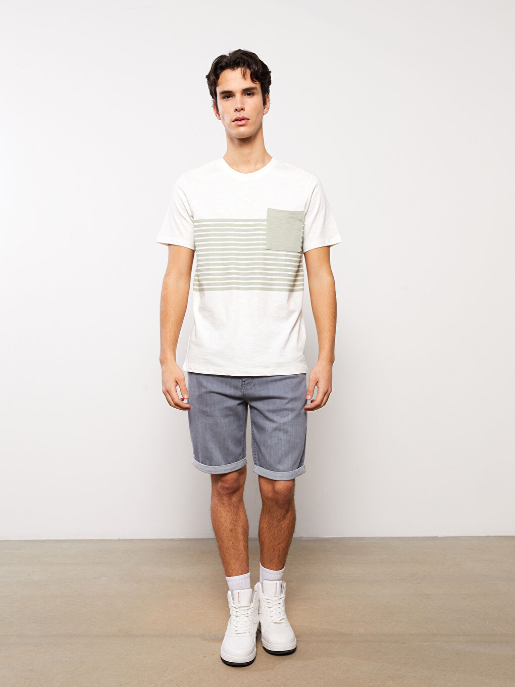 T-shirt en Jersey Rayé à Manches Courtes et Col Rond pour Hommes-5
