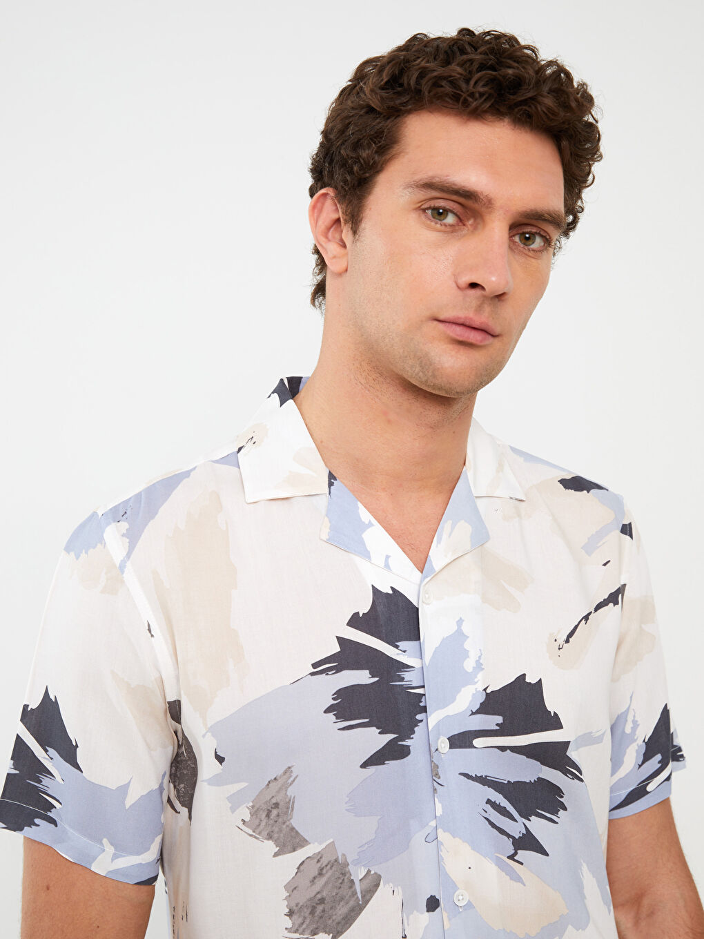 Ekru Regular Fit Kısa Kollu Desenli Viskon Erkek Gömlek