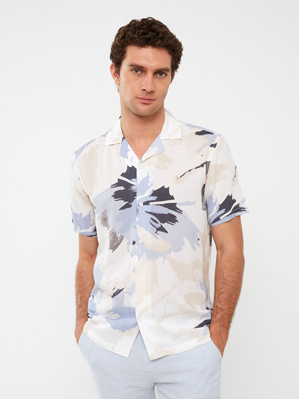 Ekru Regular Fit Kısa Kollu Desenli Viskon Erkek Gömlek-1