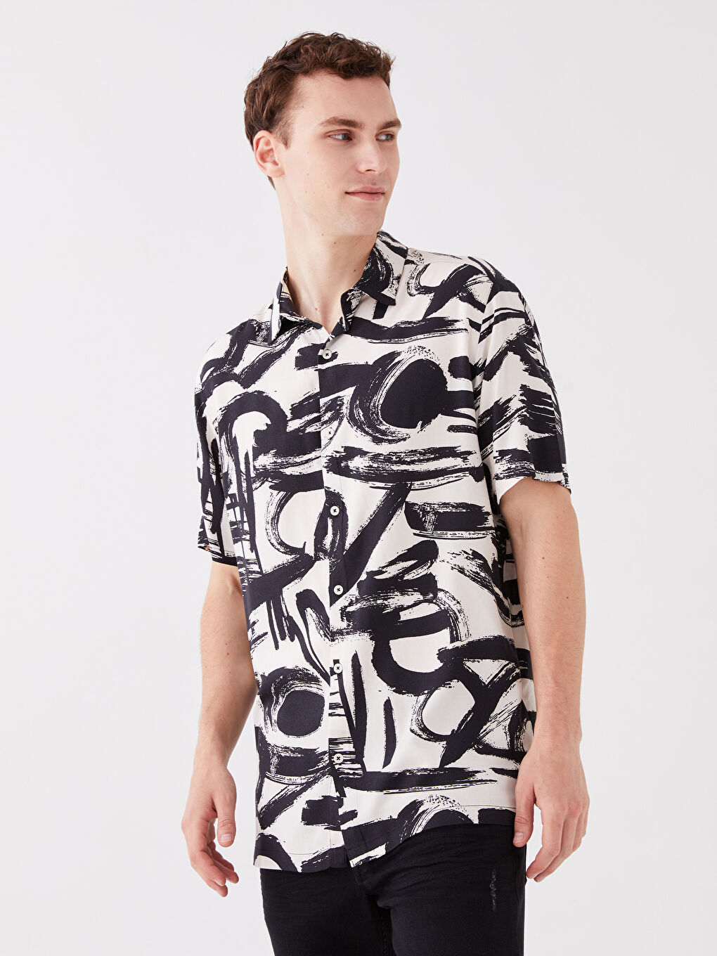 Siyah Regular Fit Kısa Kollu Desenli Viskon Erkek Gömlek