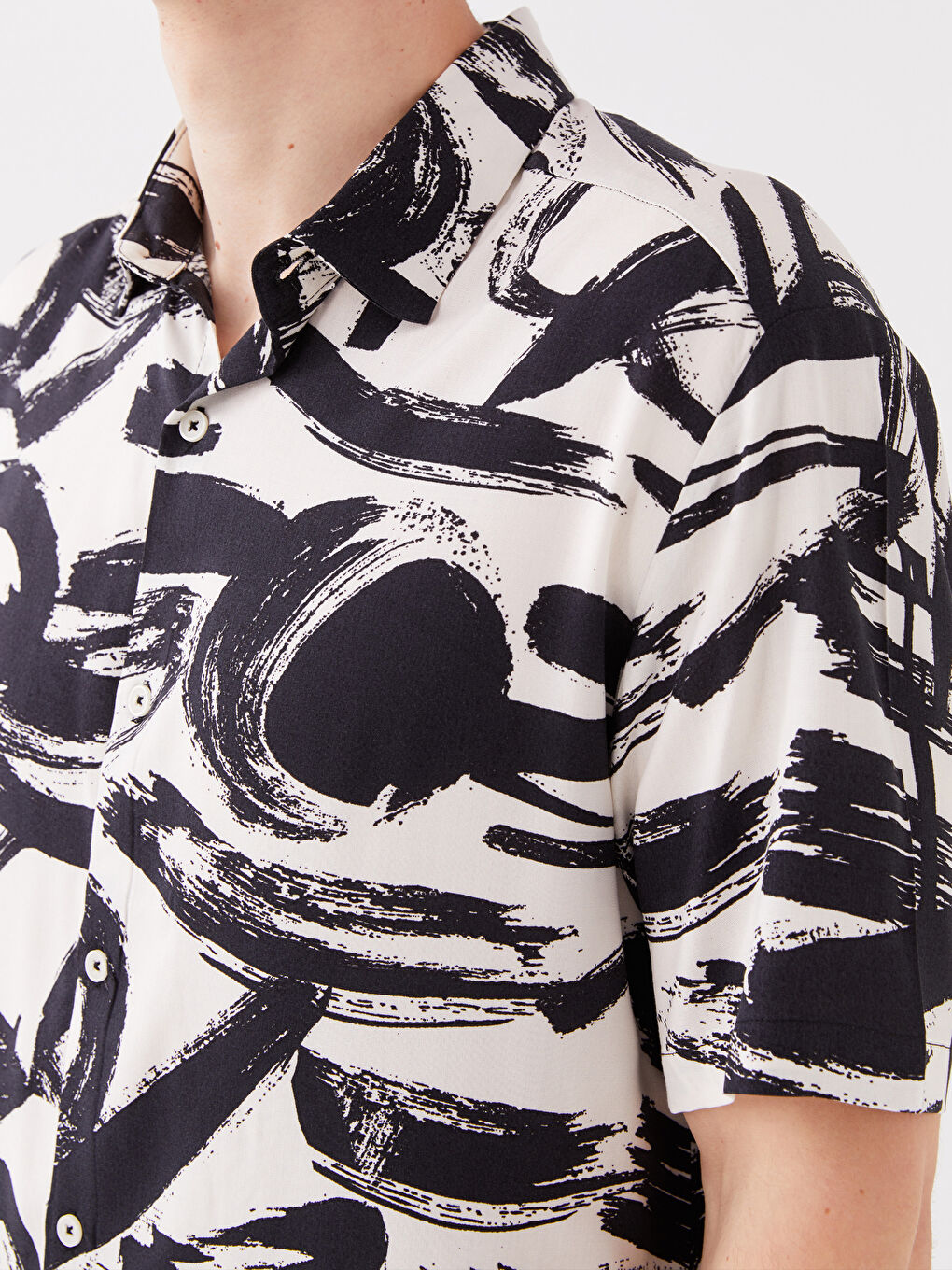 Siyah Regular Fit Kısa Kollu Desenli Viskon Erkek Gömlek-3