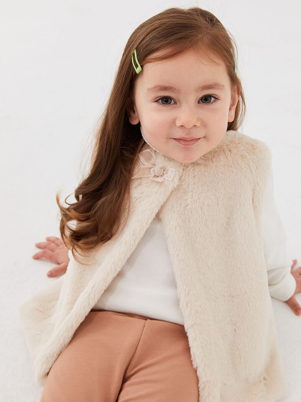 Дөңгелек жағалы үлпілдек қыз бала жилеті