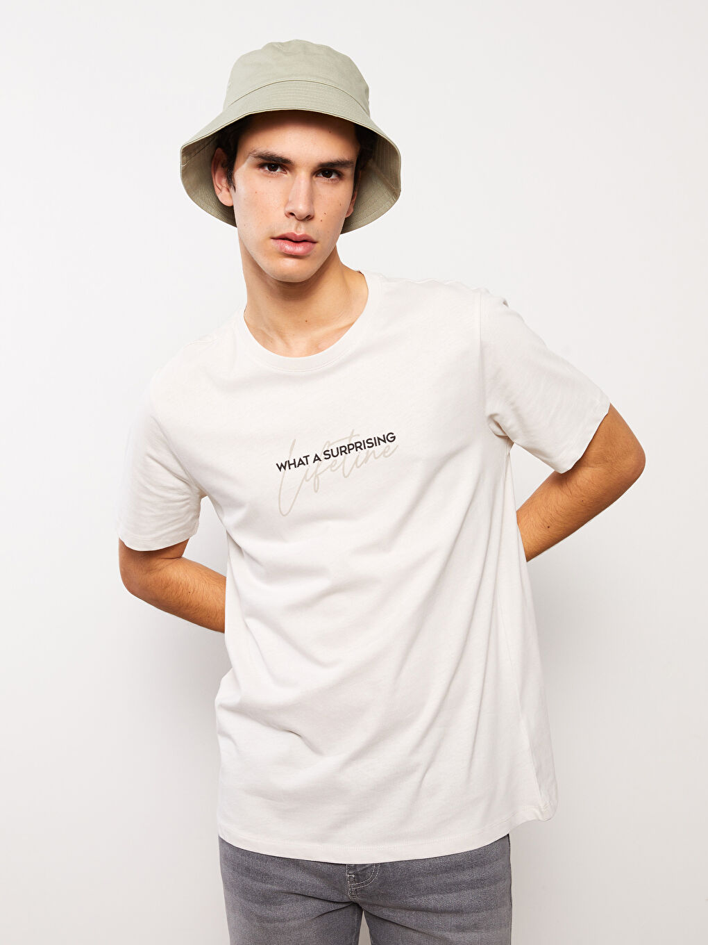 Bej Bisiklet Yaka Kısa Kollu Baskılı Erkek Tişört