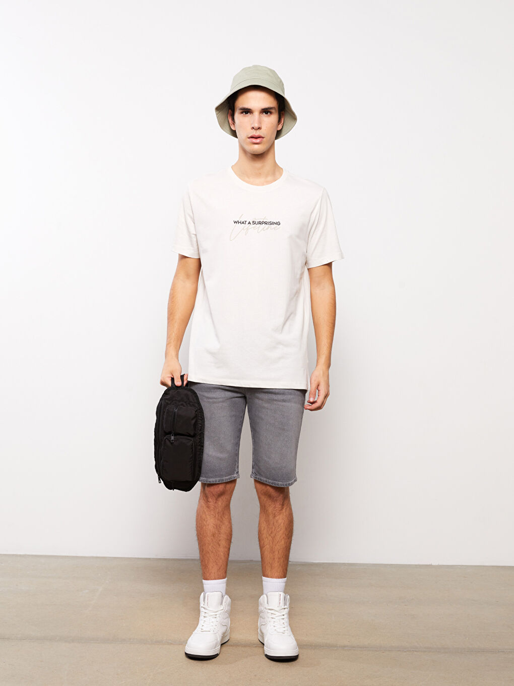 Bej Bisiklet Yaka Kısa Kollu Baskılı Erkek Tişört-2