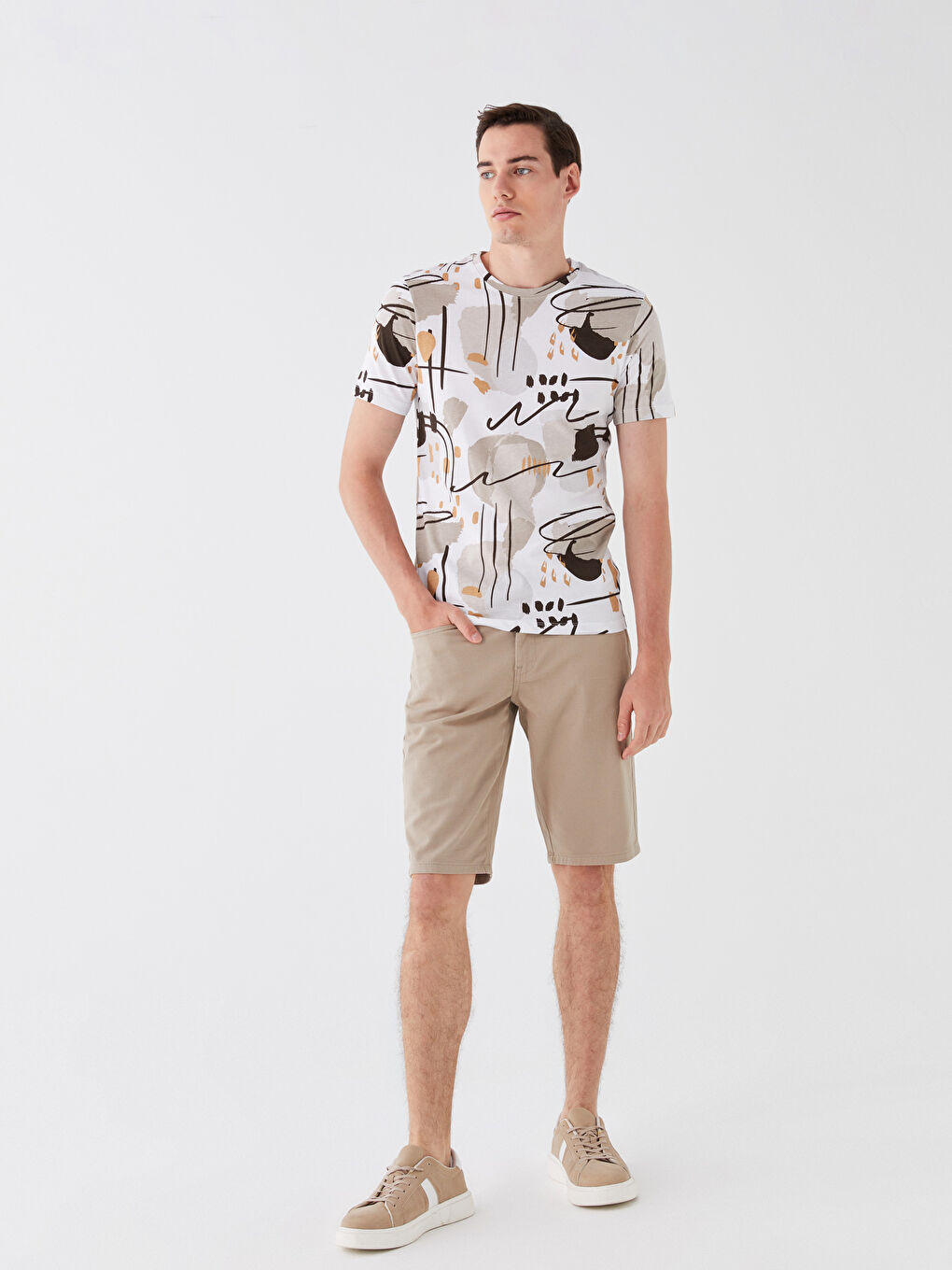 Beyaz Bisiklet Yaka Kısa Kollu Desenli Penye Erkek Tişört-1