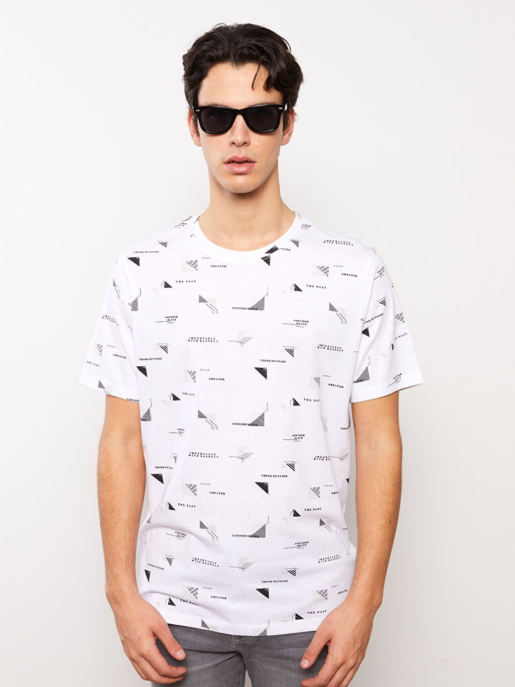 მრგვალი საყელო მოკლე სახელო ნიმუშიანი ჟერსი მამაკაცის მაისური-1