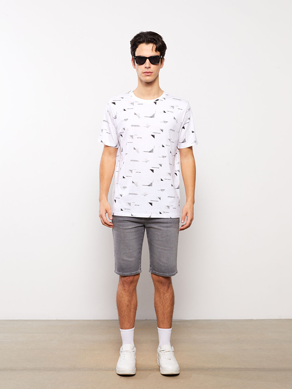 მრგვალი საყელო მოკლე სახელო ნიმუშიანი ჟერსი მამაკაცის მაისური-2