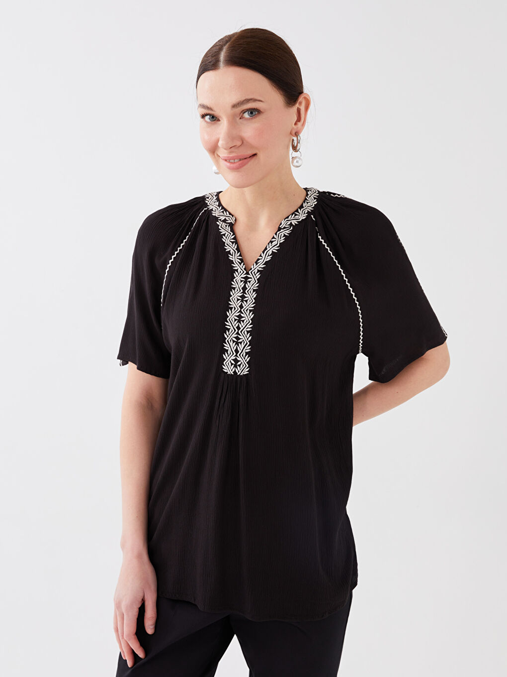 Women Crew Neck Embroidered Short Sleeve Blouse -S3CT98Z8-CVL