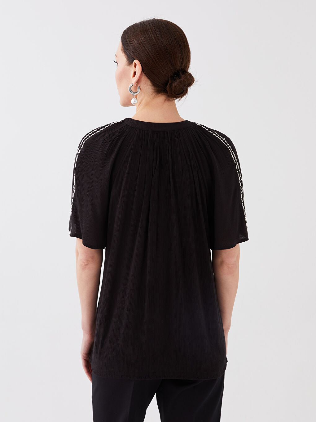 Women Crew Neck Embroidered Short Sleeve Blouse -S3CT98Z8-CVL