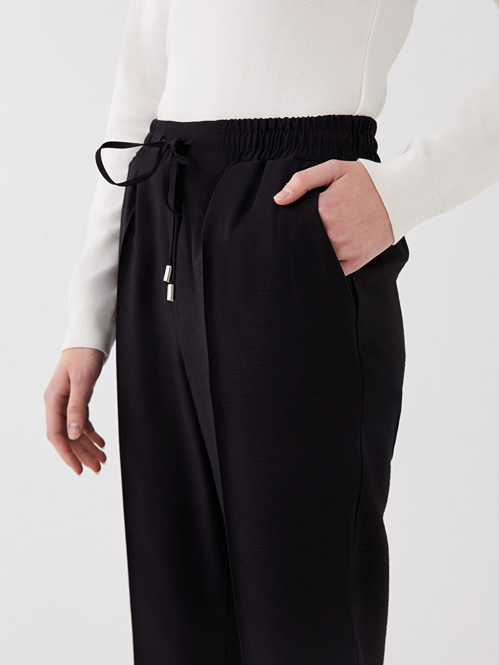 Elastic Waist Comfortable Fit Pocket Detailed Women's Trousers-2