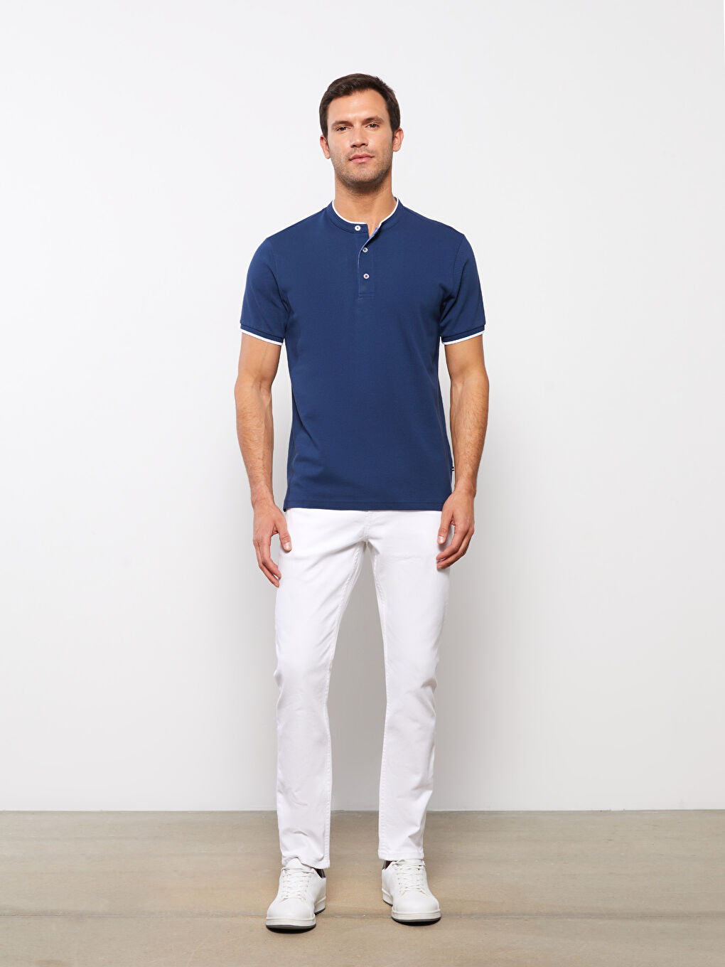 T-shirt à Manches Courtes avec Col Mao pour Hommes-2