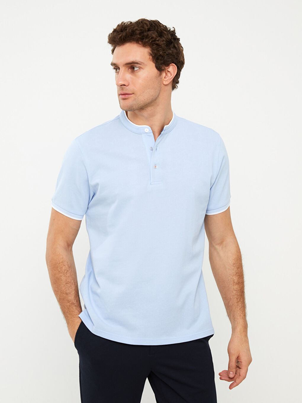 Tricou cu Guler de Judecător și Mânecă Scurtă pentru Bărbați