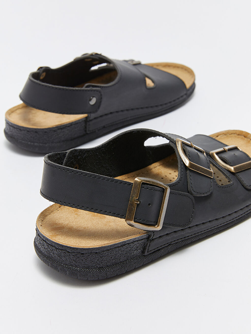 Siyah Deri Görünümlü Toka Detaylı Erkek Sandalet-3