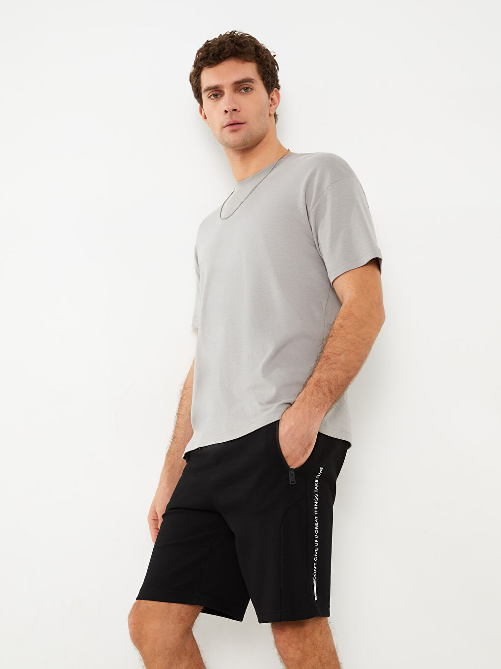 Siyah Slim Fit Erkek Bermuda Şort