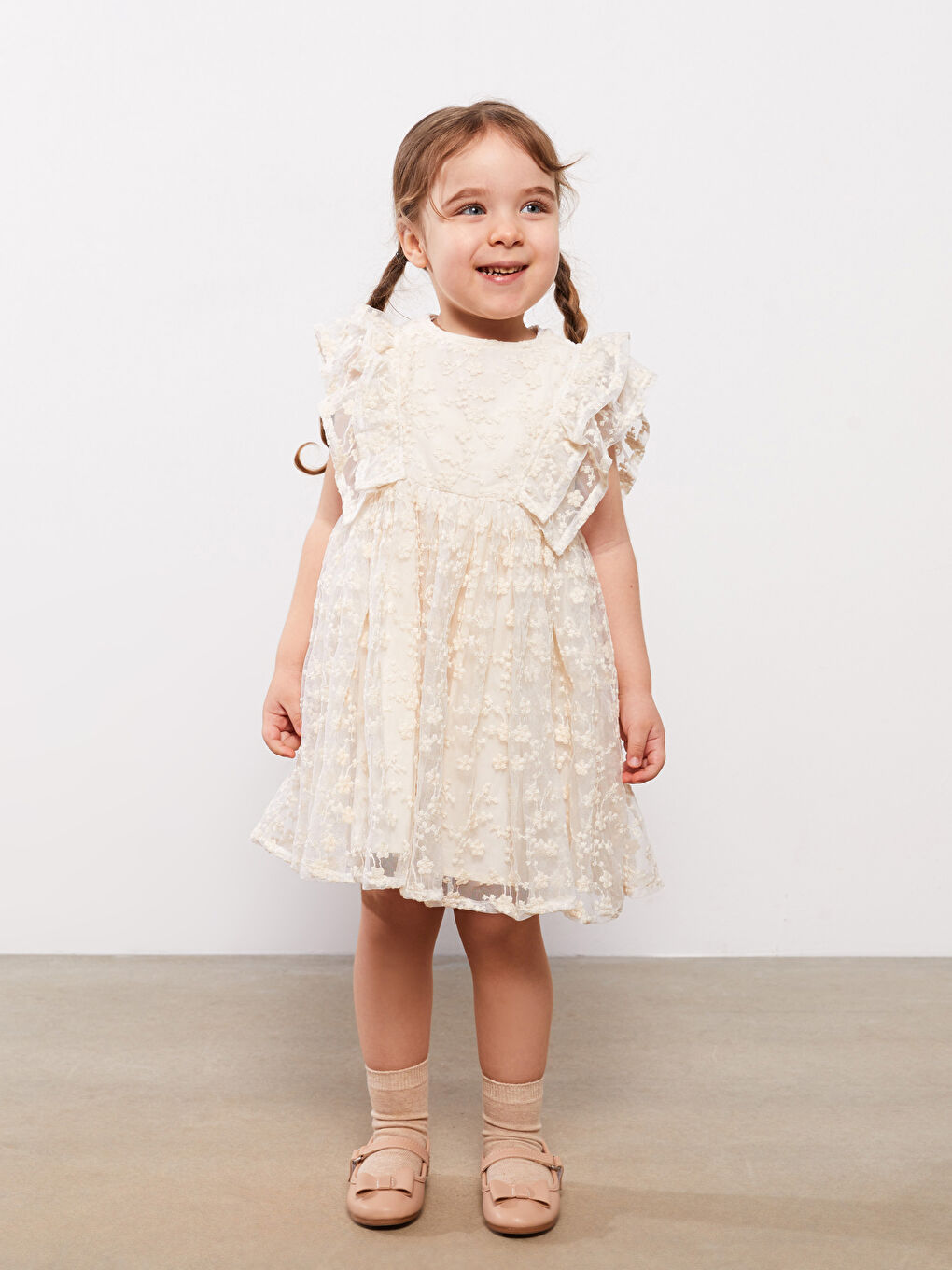 فستان بناتي رضع بتفاصيل تطريز وأكمام قصيرة ورقبة دائرية-4