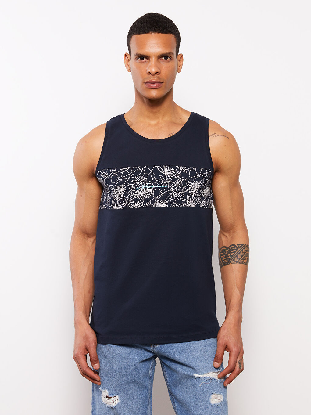 تيشيرت بدون أكمام مطبوع بياقة دائرية جيرسي للرجال-1