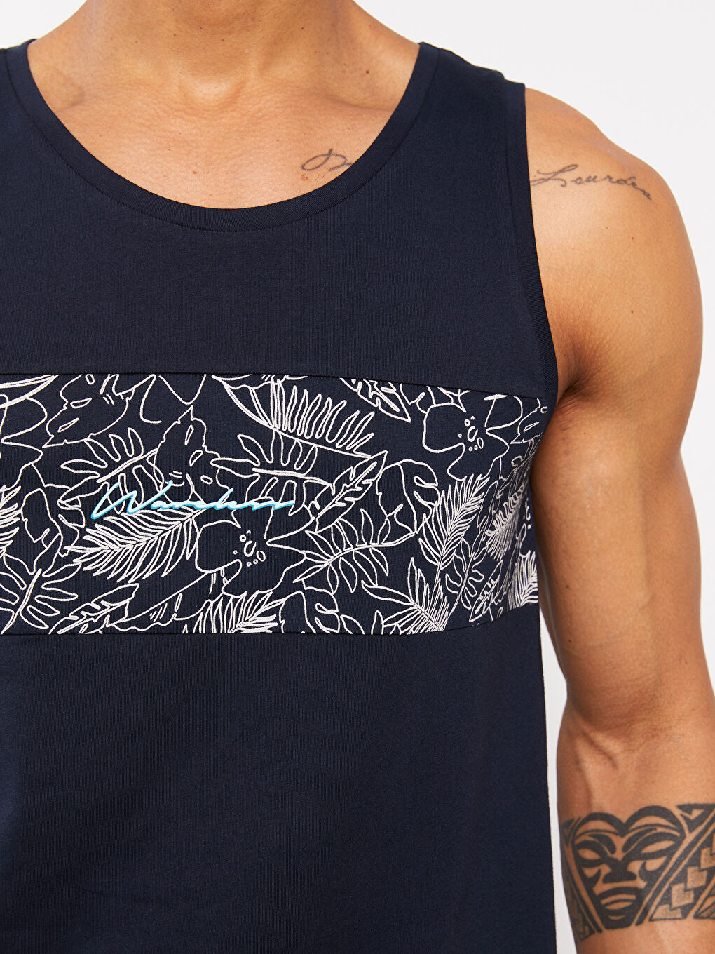 تيشيرت بدون أكمام مطبوع بياقة دائرية جيرسي للرجال-3