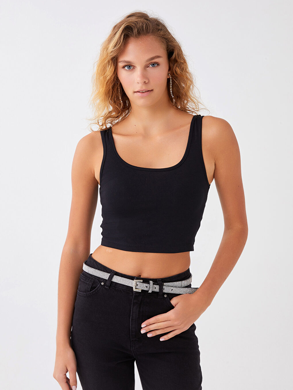 Siyah U Yaka Askılı Kadın Crop