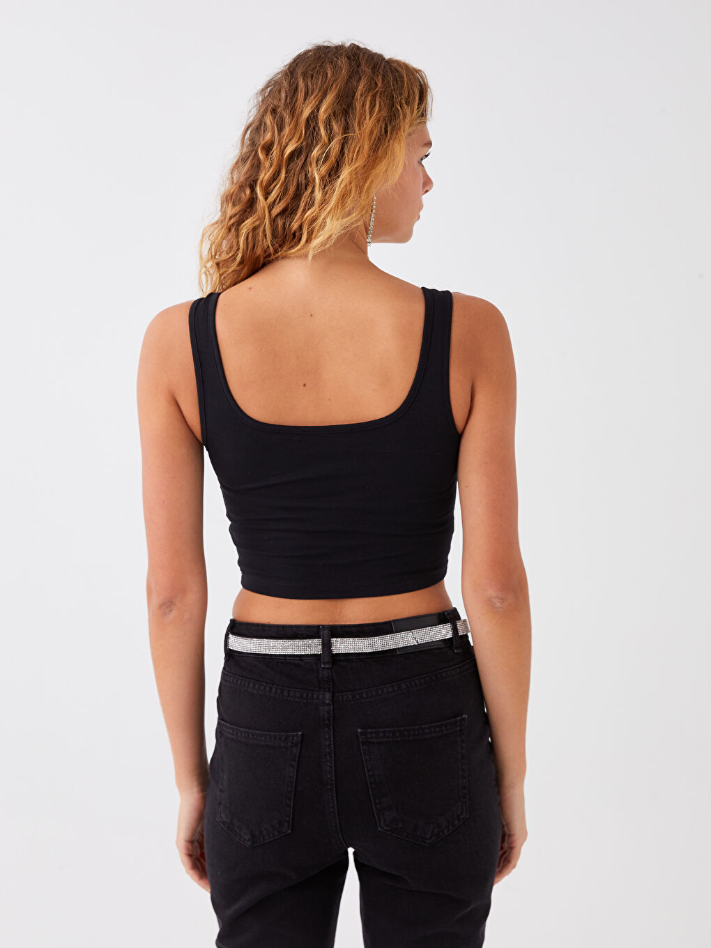 Siyah U Yaka Askılı Kadın Crop-4