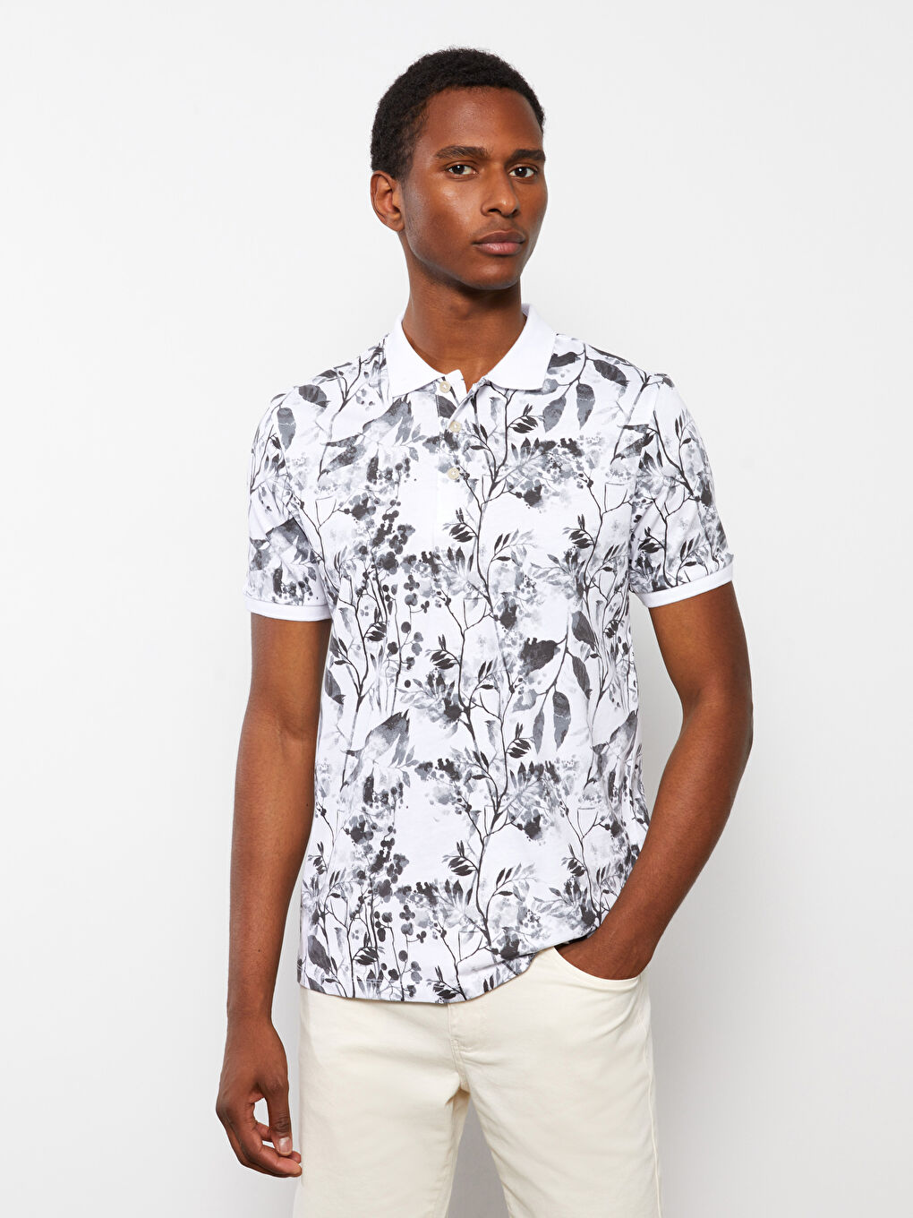 Beyaz Polo Yaka Kısa Kollu Desenli Penye Erkek Tişört