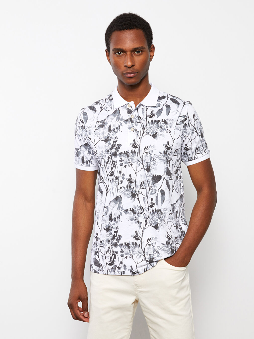 Beyaz Polo Yaka Kısa Kollu Desenli Penye Erkek Tişört-1