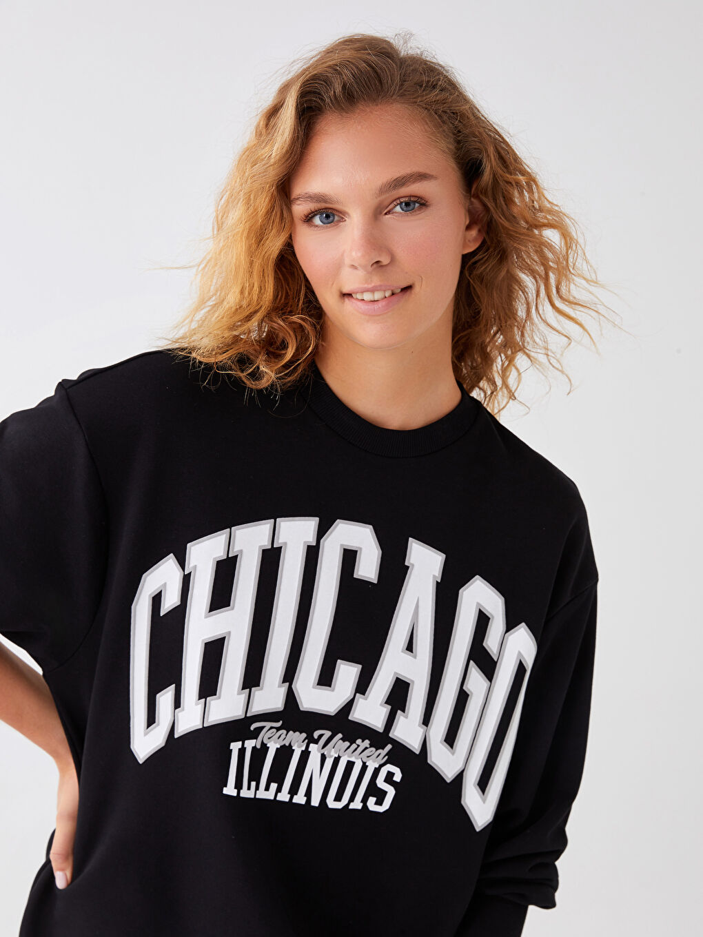 Siyah Bisiklet Yaka Baskılı Uzun Kollu Kadın Sweatshirt