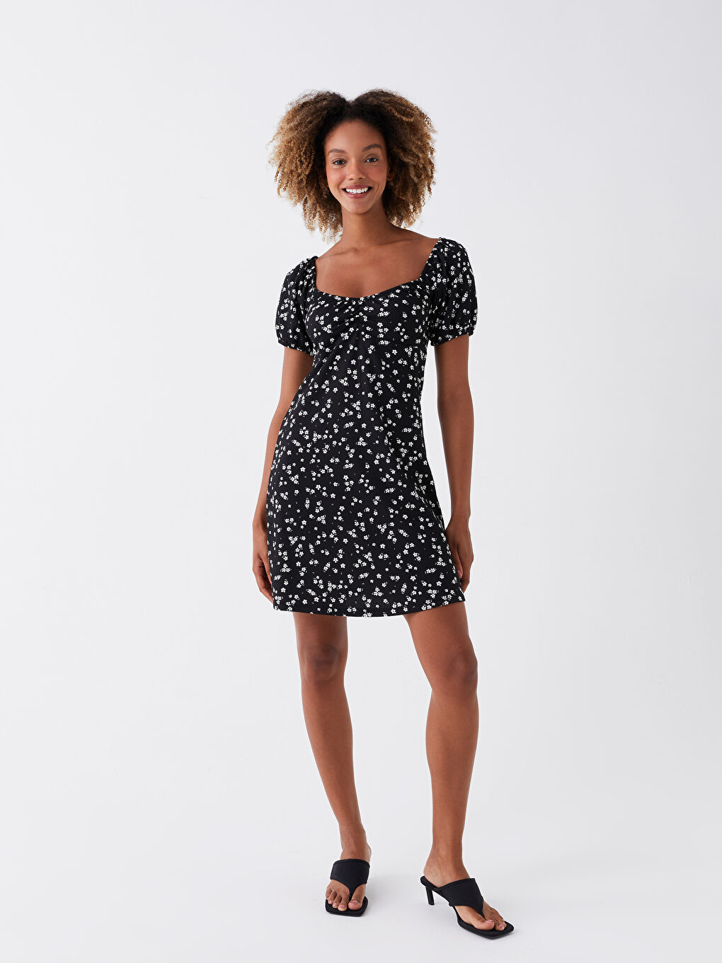 Siyah Kalp Yaka Desenli Kısa Kollu Kadın Elbise-2