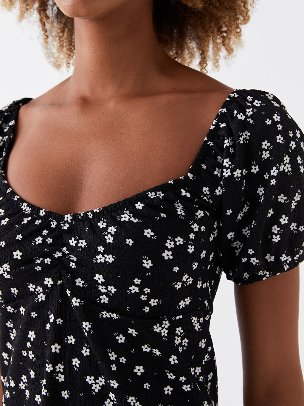 Siyah Kalp Yaka Desenli Kısa Kollu Kadın Elbise-3