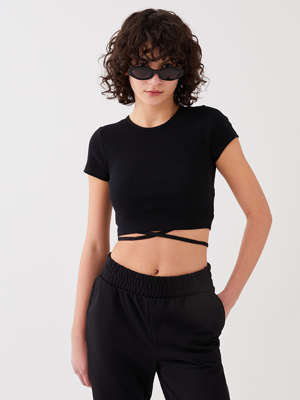 Siyah Bisiklet Yaka Düz Kısa Kollu Kadın Crop