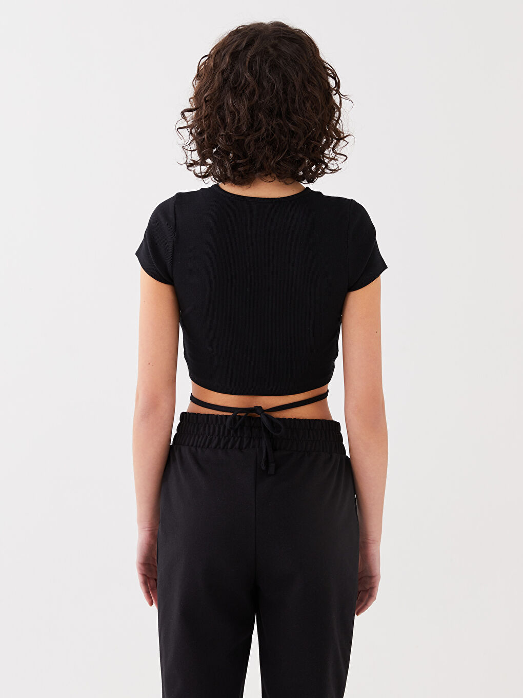 Siyah Bisiklet Yaka Düz Kısa Kollu Kadın Crop-4
