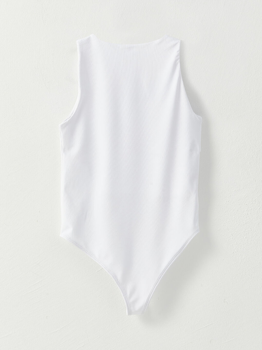 Әйелдерге арналған дөңгелек жағалы өрнексіз түймесі бар боди-6