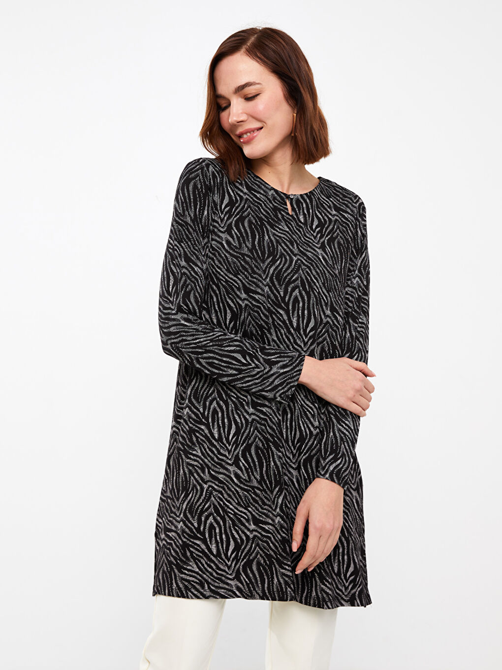 Siyah Bisiklet Yaka Desenli Uzun Kollu Kadın Tunik-2