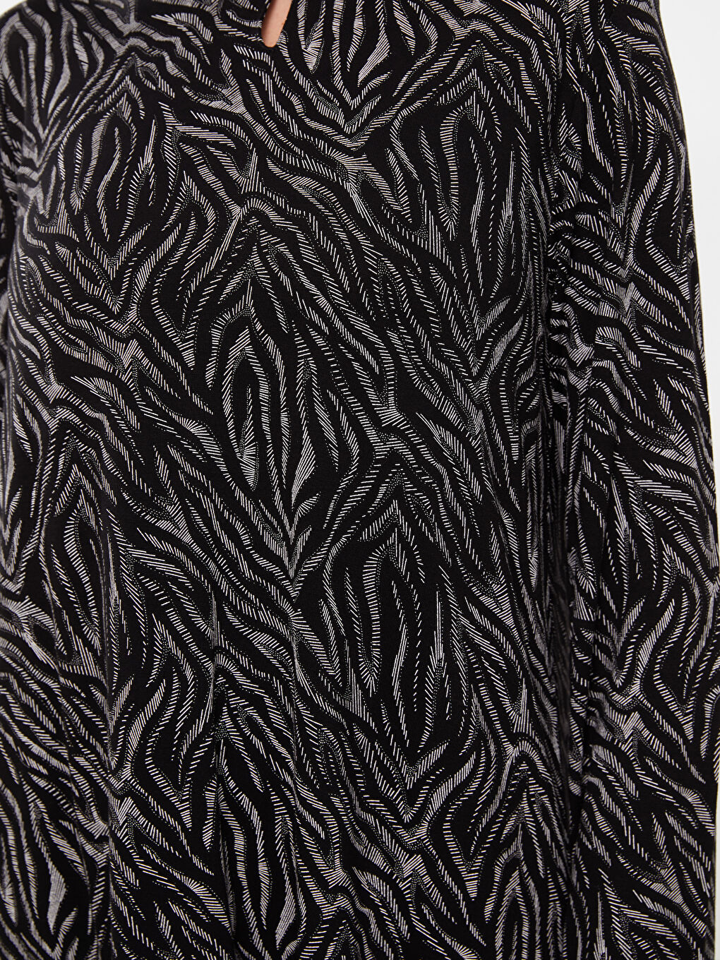 Siyah Bisiklet Yaka Desenli Uzun Kollu Kadın Tunik-3