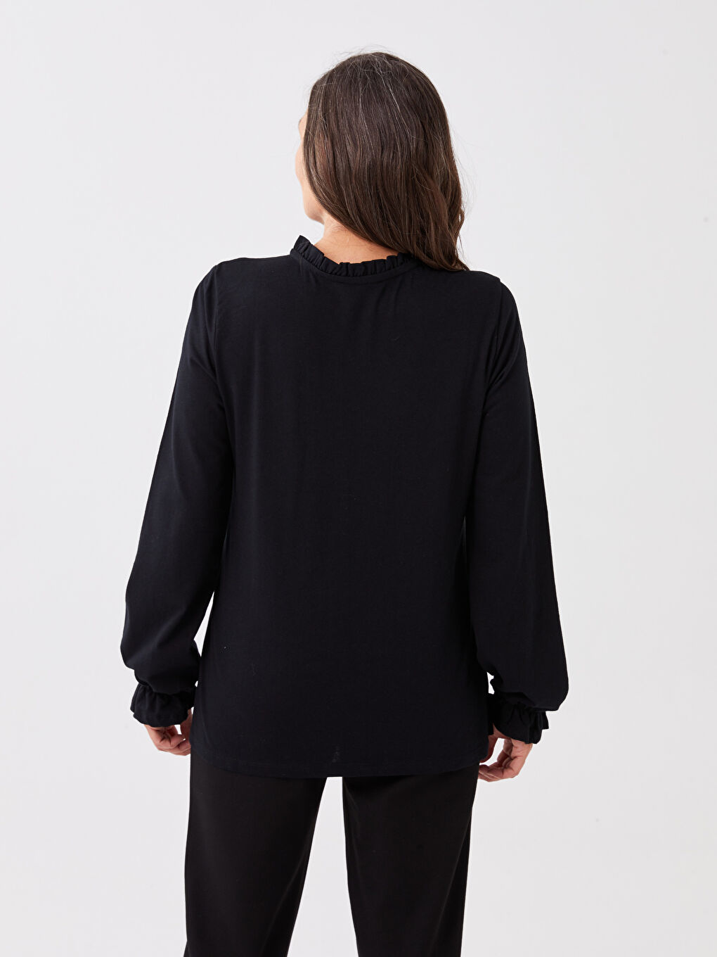 Siyah Bağlamalı Yaka Nakışlı Uzun Kollu Kadın Bluz-4