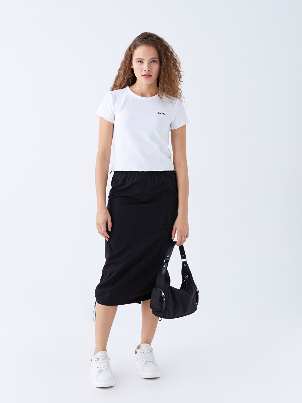 Beyaz Bisiklet Yaka Nakışlı Kadın Crop-2